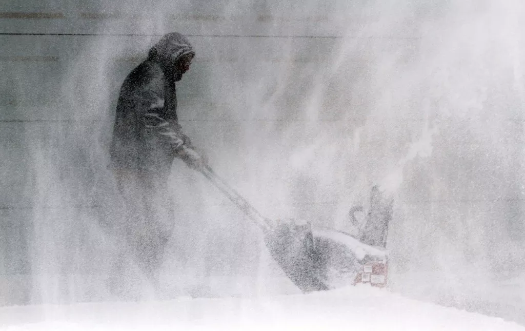What To Do With a Frozen Shut Garage Door